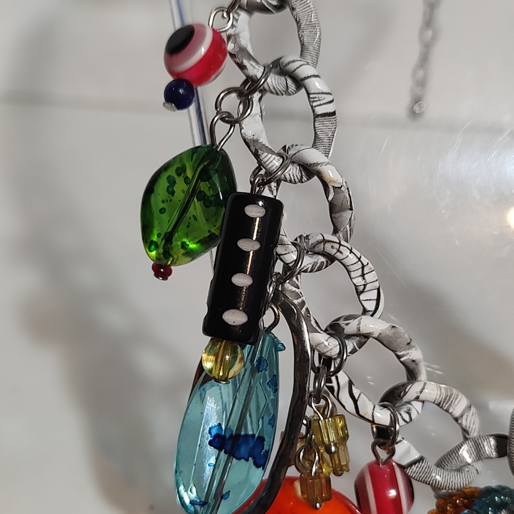 Multi colored statement necklace - Picture 8 of 13